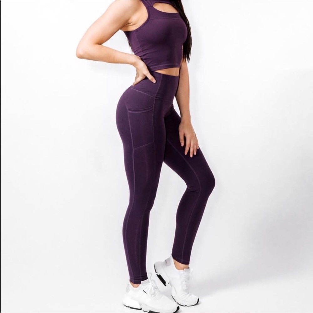 BuffBunny Luna leggings in Blackberry